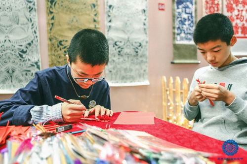 走進(jìn)非遺 剪紙 樺樹(shù)皮畫(huà) 麥秸畫(huà) 手工布藝 黑陶 烙畫(huà)葫蘆 走進(jìn)冰雪非遺節(jié)特色 傳承 展區(qū)